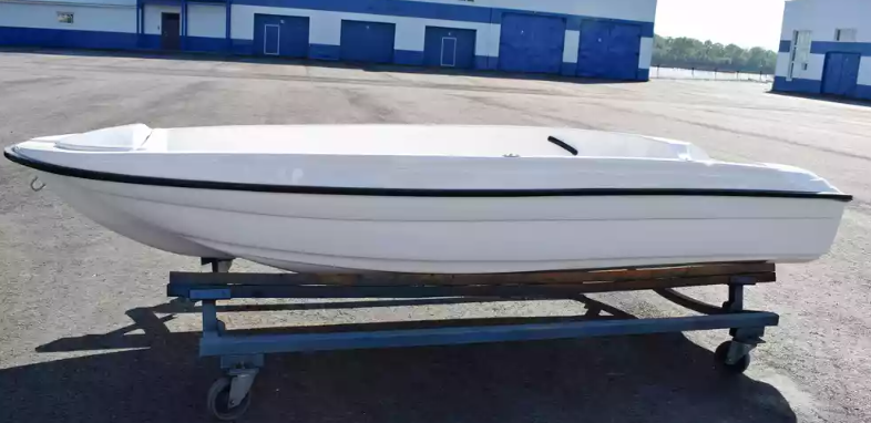 Стеклопластиковая лодка Пингвин (тримаран) в Петрозаводске