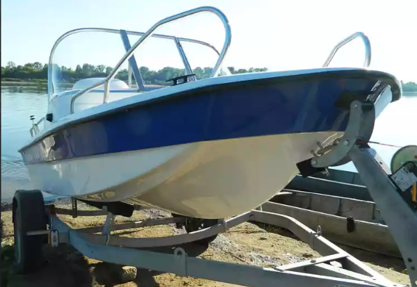 Стеклопластиковый катер Wyatboat-430 DC (тримаран) в Петрозаводске