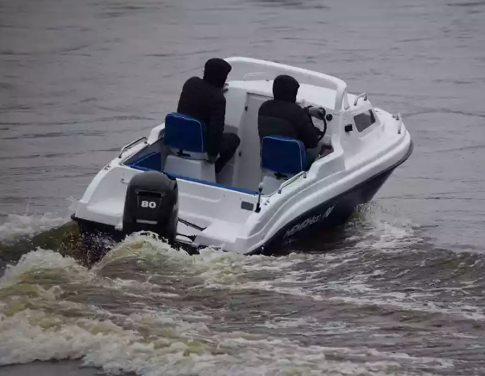 Комбинированный катер Neman-500 с каютой в Петрозаводске