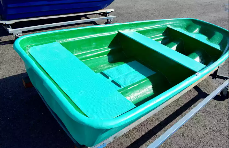 Стеклопластиковая лодка Старт (тримаран) в Петрозаводске