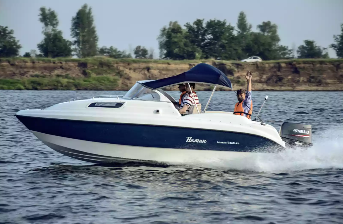 Стеклопластиковый катер Neman-550 с каютой в Петрозаводске