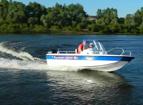 Стеклопластиковый катер Wyatboat-430 DC (тримаран) в Петрозаводске