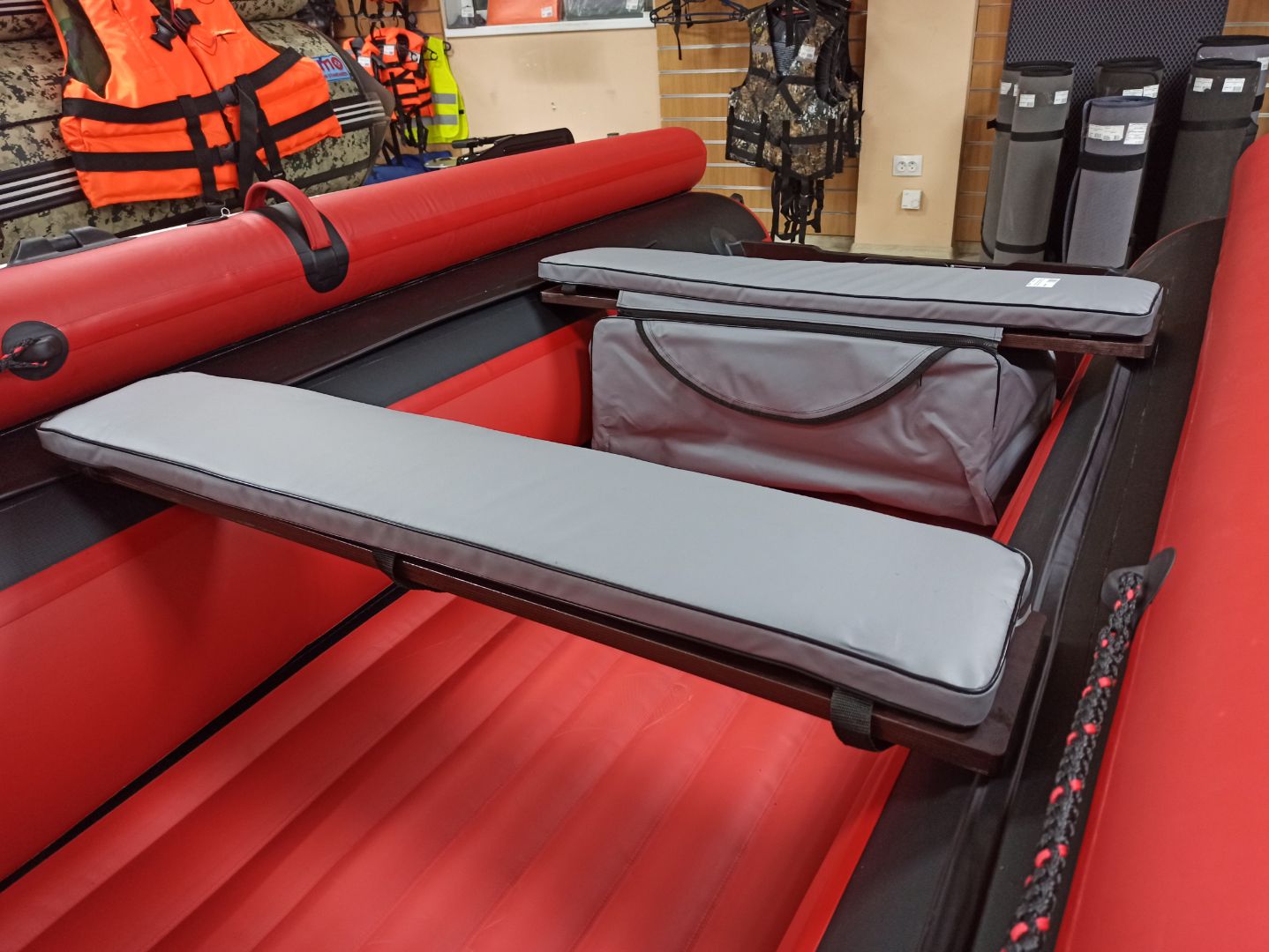 КОМПЛЕКТ МЯГКИХ НАКЛАДОК С СУМКОЙ ДЛЯ ЛОДОК 90Х20 СЕРЫЙ в Петрозаводске