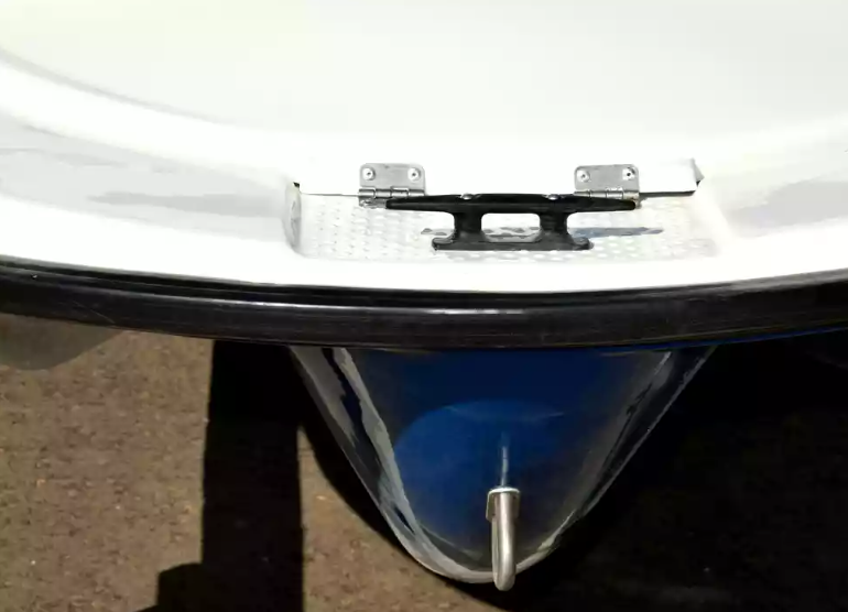 Стеклопластиковая лодка Пингвин с консолью (тримаран) в Петрозаводске