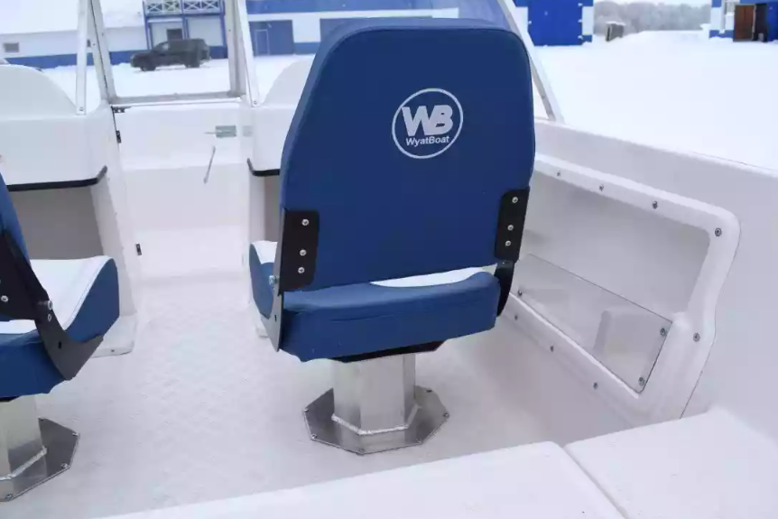 Стеклопластиковый катер Wyatboat-430DCМ (килевая) в Петрозаводске