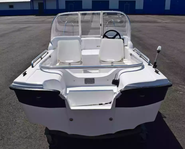Стеклопластиковый катер Wyatboat-430 DC (тримаран) в Петрозаводске