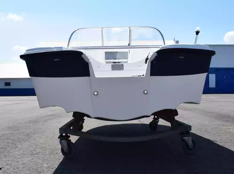 Стеклопластиковый катер Wyatboat-430 DC (тримаран) в Петрозаводске