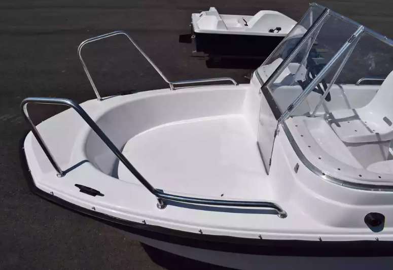 Стеклопластиковый катер Wyatboat-430 DC (тримаран) в Петрозаводске