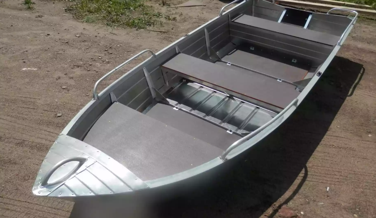 Алюминиевая лодка Вятка-Профи 32 в Петрозаводске