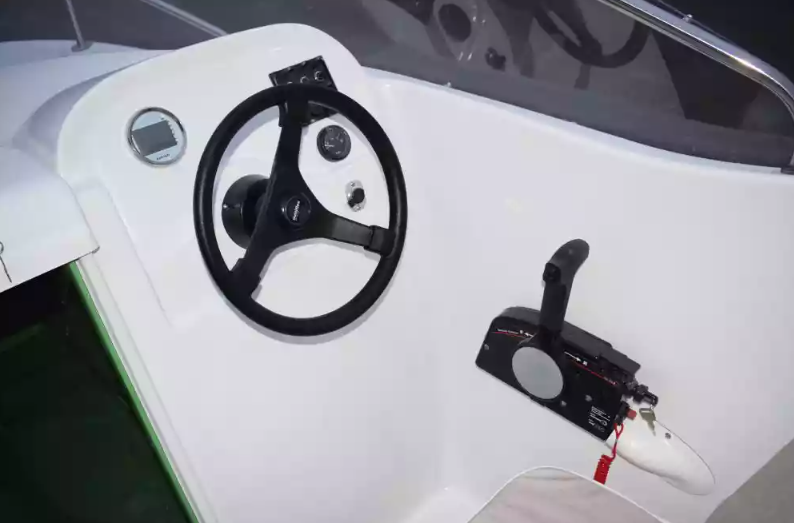 Стеклопластиковый катер Neman-530 с каютой в Петрозаводске