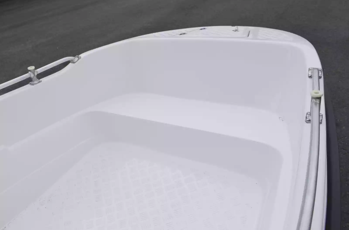 Стеклопластиковая лодка Пингвин New (тримаран) в Петрозаводске