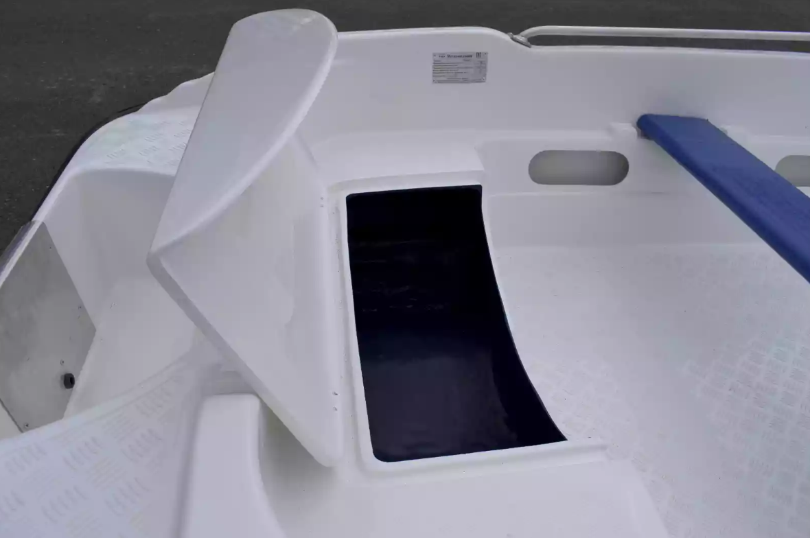 Стеклопластиковая лодка Пингвин New (тримаран) в Петрозаводске