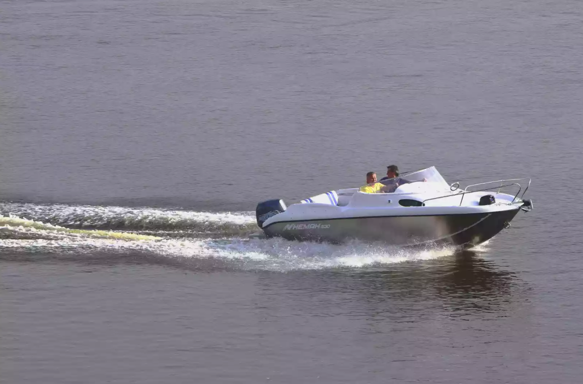 Комбинированный катер Neman-530 с каютой в Петрозаводске