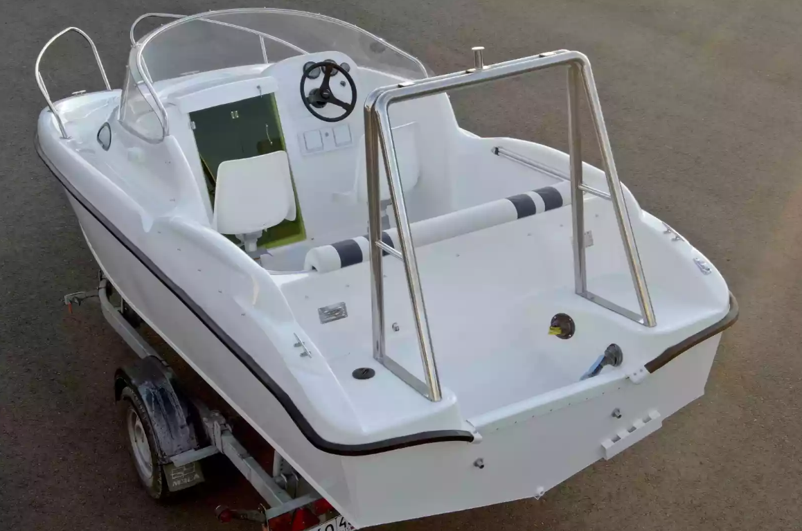 Комбинированный катер Neman-530 с каютой в Петрозаводске