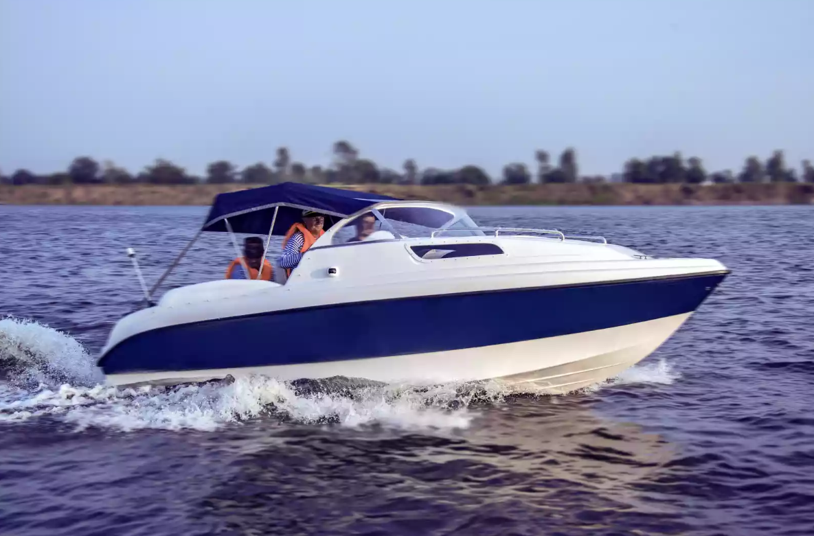 Стеклопластиковый катер Neman-550 с каютой в Петрозаводске