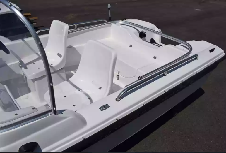 Стеклопластиковый катер Wyatboat-430 DC (тримаран) в Петрозаводске