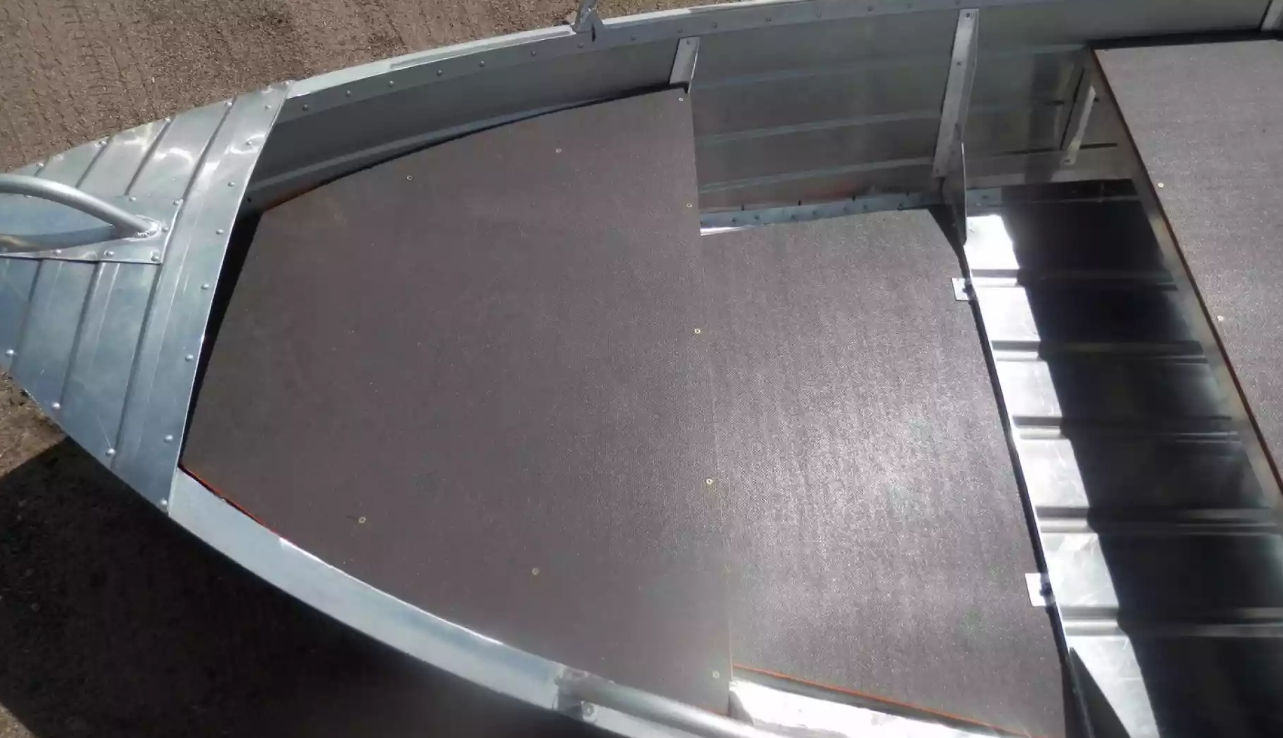 Алюминиевая лодка Вятка-Профи 32 в Петрозаводске