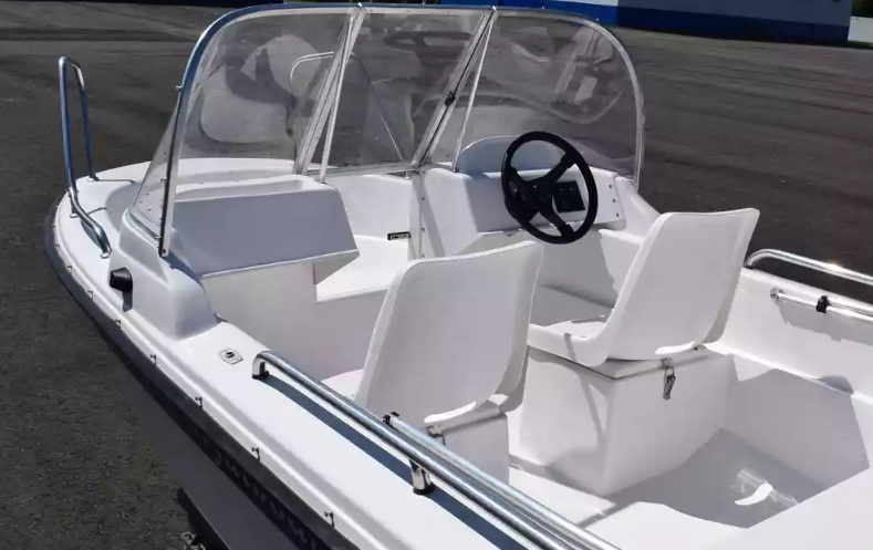 Стеклопластиковый катер Wyatboat-430 DC (тримаран) в Петрозаводске