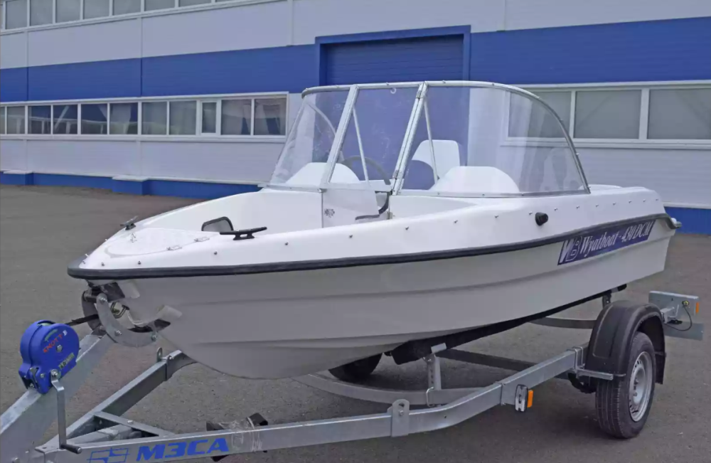 Стеклопластиковый катер Wyatboat-430DCМ (килевая) в Петрозаводске