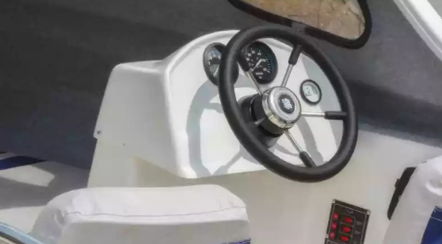 Стеклопластиковый катер Wyatboat-3 П (полурубка) в Петрозаводске