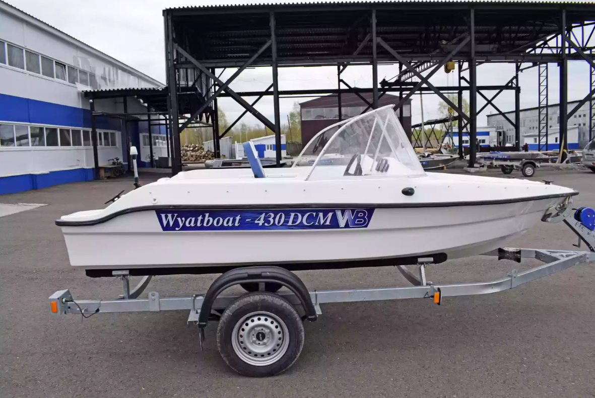 Стеклопластиковый катер Wyatboat-430DCМ (килевая) в Петрозаводске