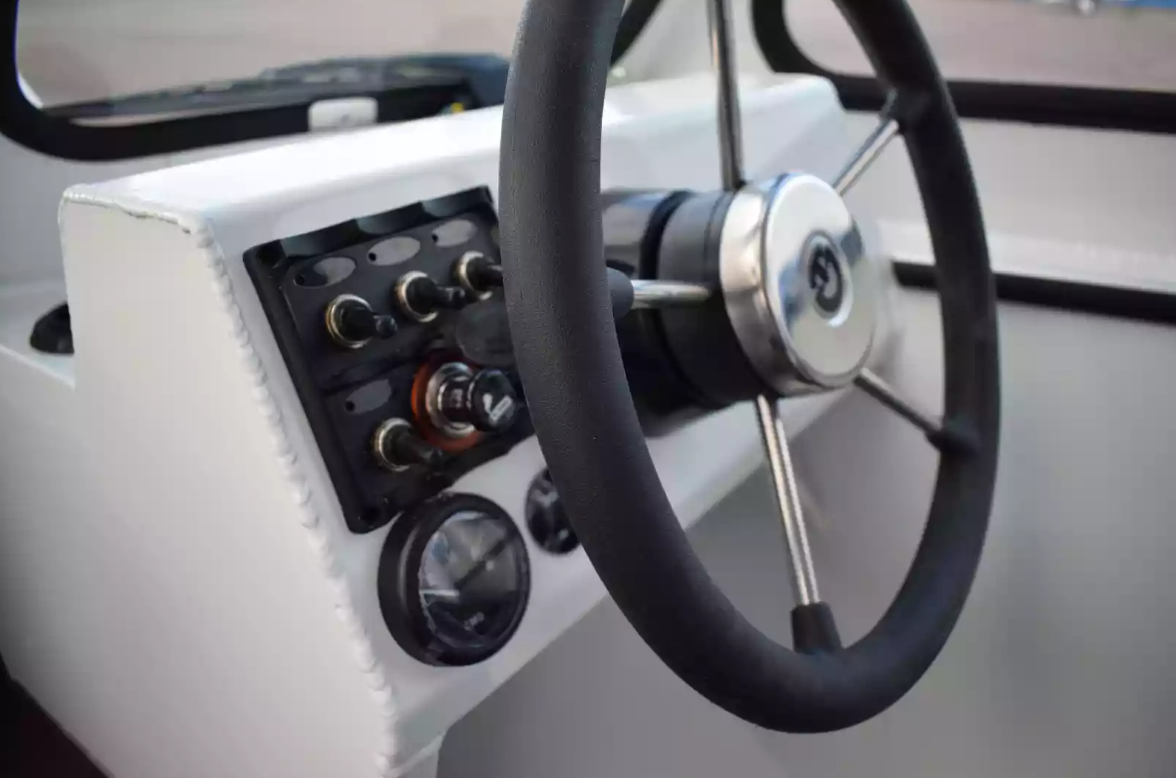 Алюминиевый катер Неман-500 (закрытая рубка) в Петрозаводске