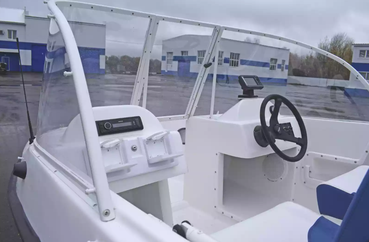Стеклопластиковый катер Wyatboat-430DCМ (килевая) в Петрозаводске