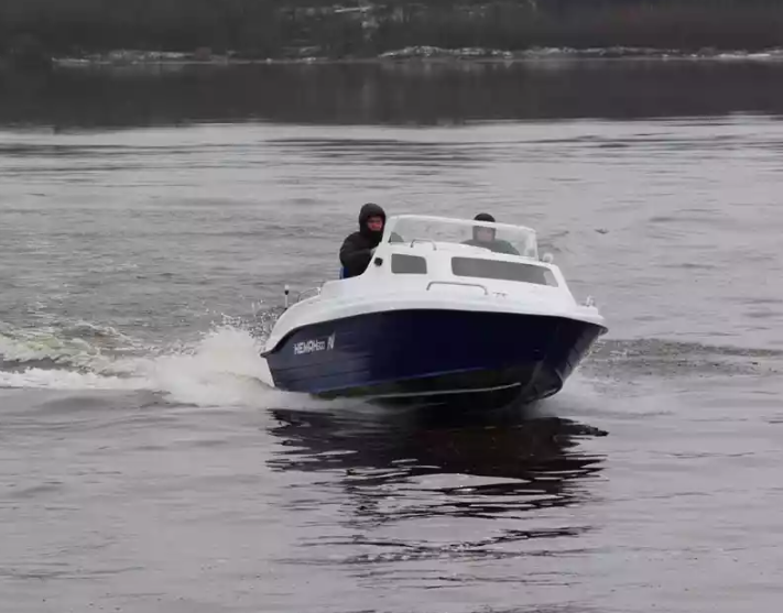 Комбинированный катер Neman-500 с каютой в Петрозаводске