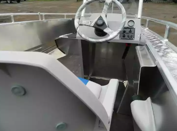 Алюминиевый катер Wyatboat-490 C в Петрозаводске