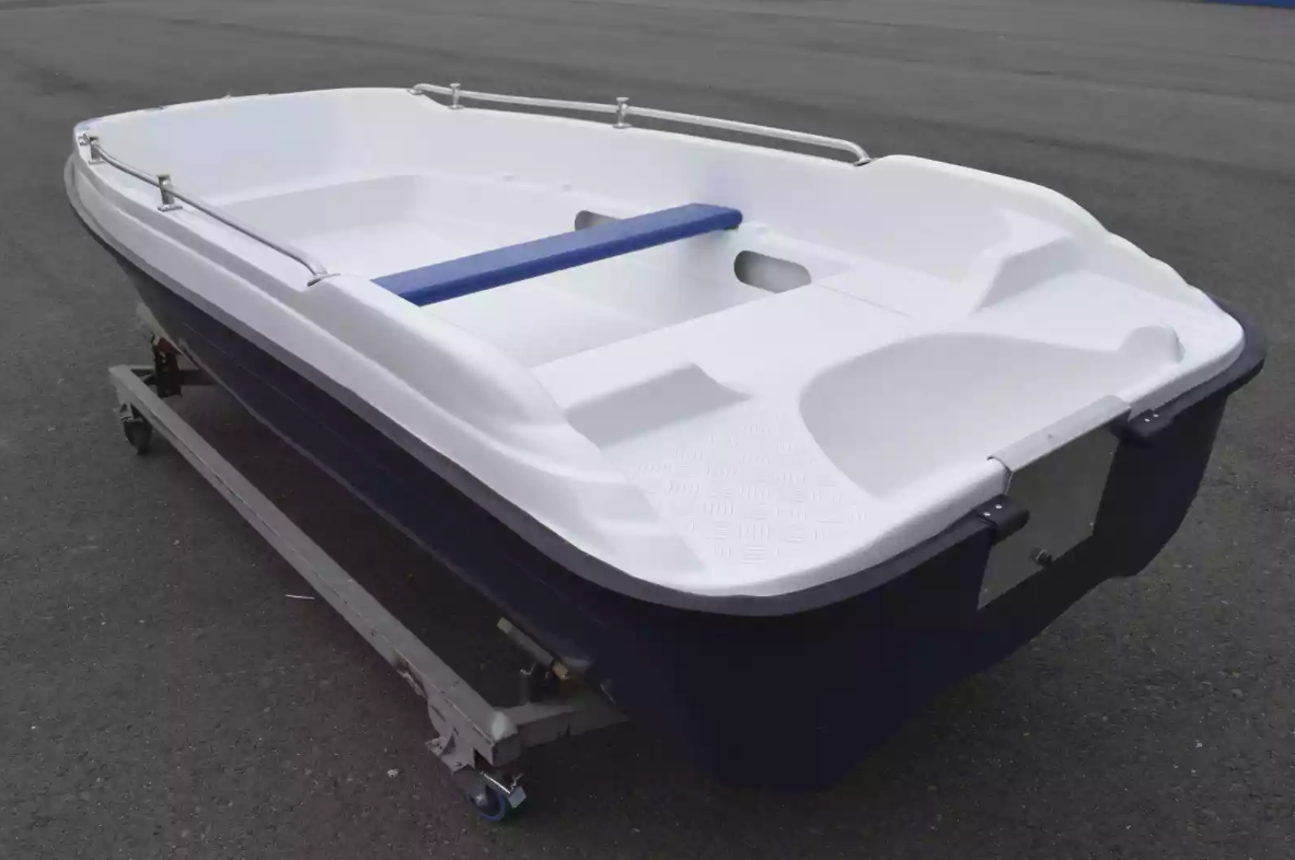 Стеклопластиковая лодка Пингвин New (тримаран) в Петрозаводске