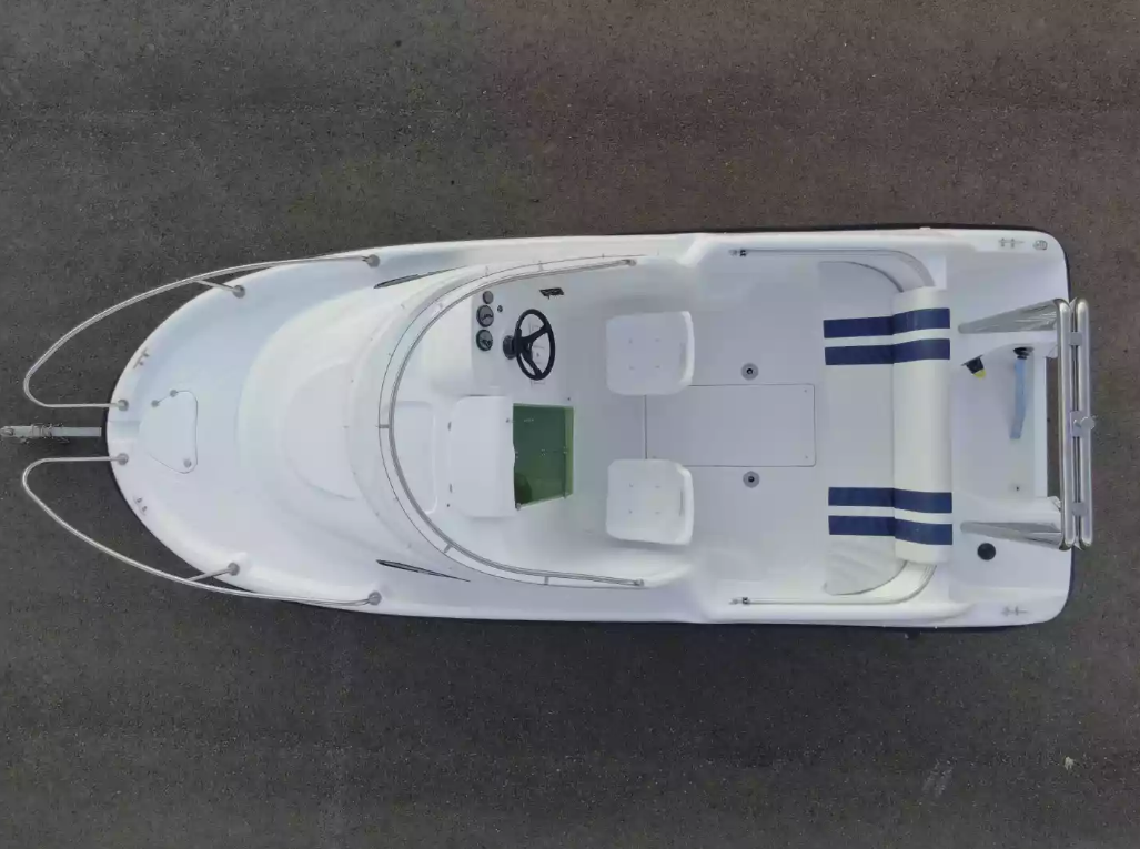 Комбинированный катер Neman-530 с каютой в Петрозаводске