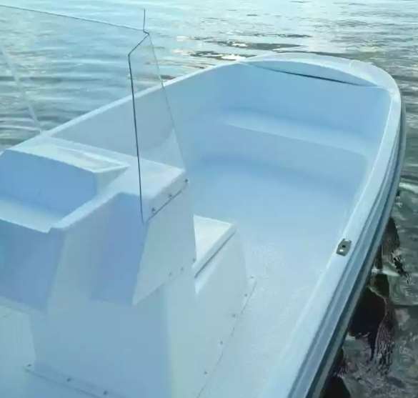 Стеклопластиковая лодка Пингвин с консолью (тримаран) в Петрозаводске