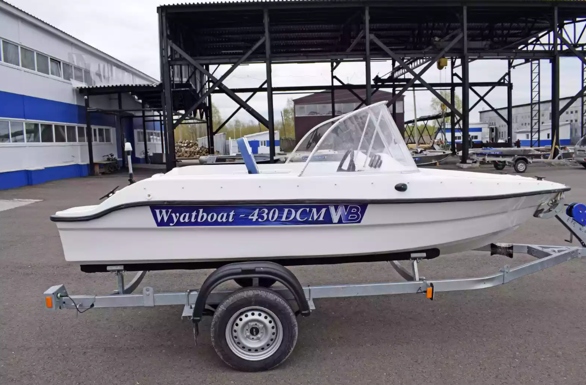 Стеклопластиковый катер Wyatboat-430DCМ (килевая) в Петрозаводске