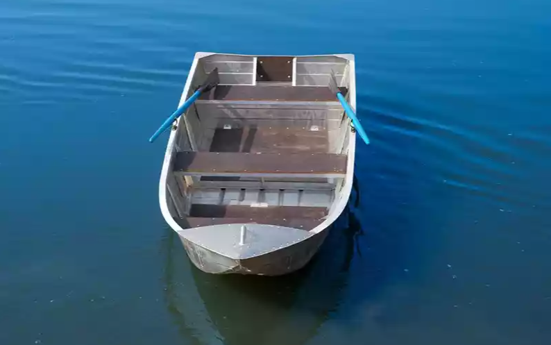 Алюминиевая лодка Вятка-Профи 37 в Петрозаводске