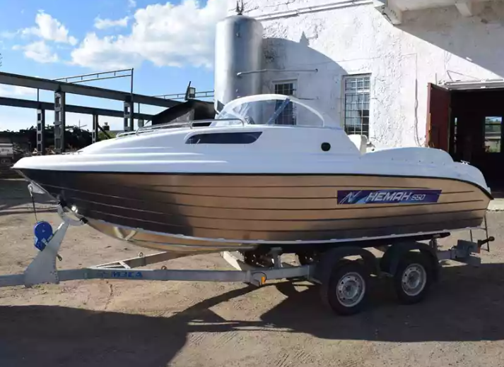 Комбинированный катер Neman-550 с каютой в Петрозаводске