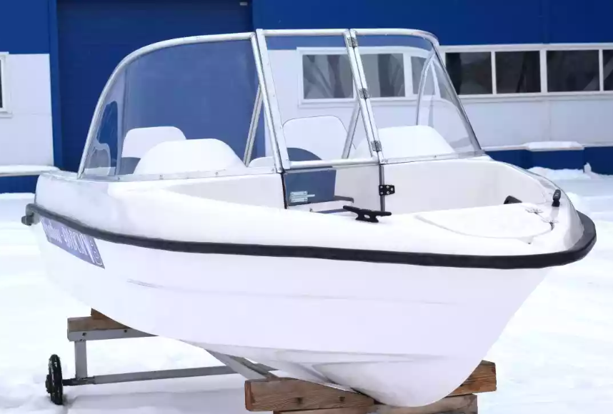 Стеклопластиковый катер Wyatboat-430DCМ (килевая) в Петрозаводске