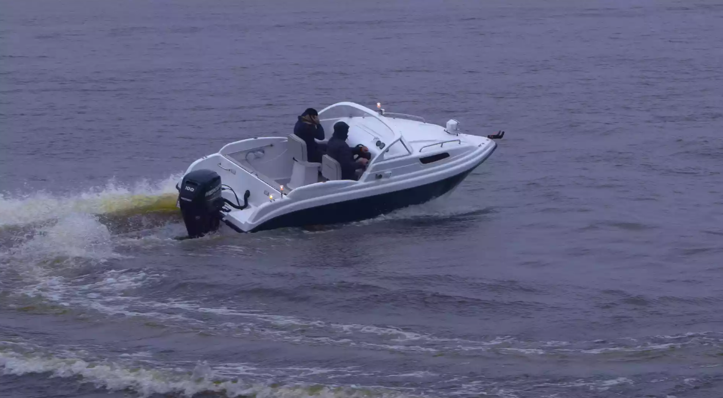 Стеклопластиковый катер Neman-550 с каютой в Петрозаводске