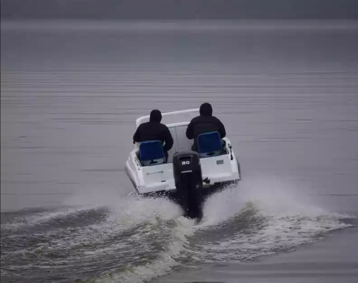 Комбинированный катер Neman-500 с каютой в Петрозаводске