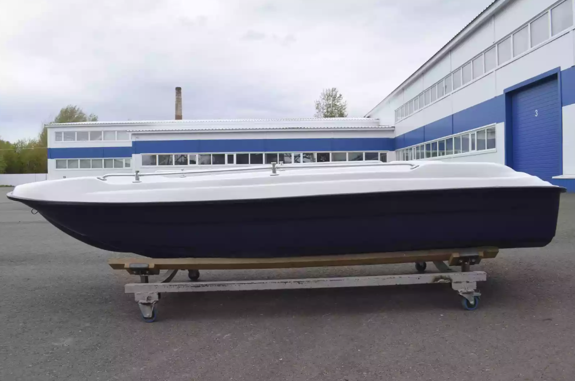 Стеклопластиковая лодка Пингвин New (тримаран) в Петрозаводске