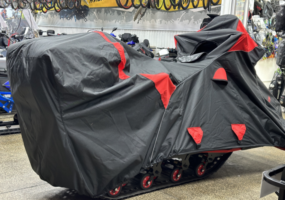 Чехол транспорт. снегохода IKUDZO HUNTER черно-красный Оксфорд ПРЕМИУМ качества с лого IKUDZO в Петрозаводске