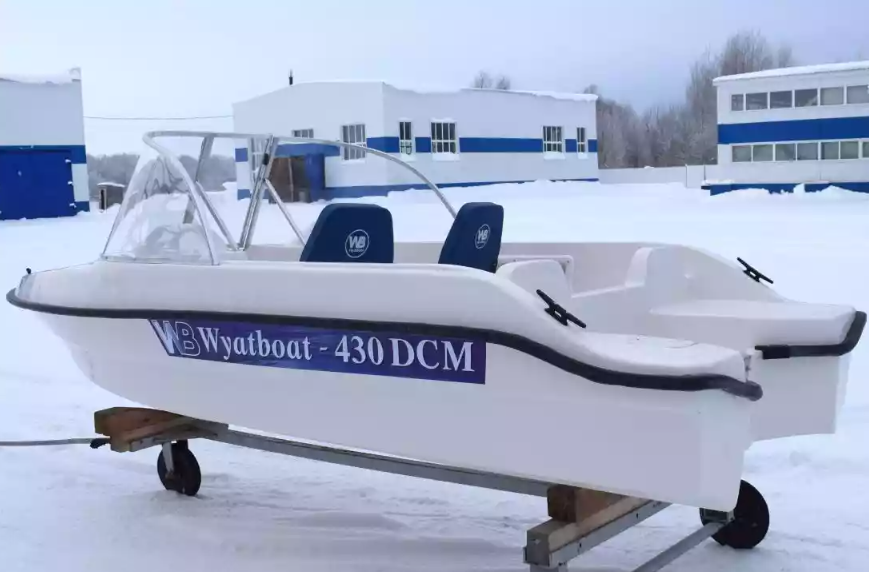 Стеклопластиковый катер Wyatboat-430DCМ (килевая) в Петрозаводске